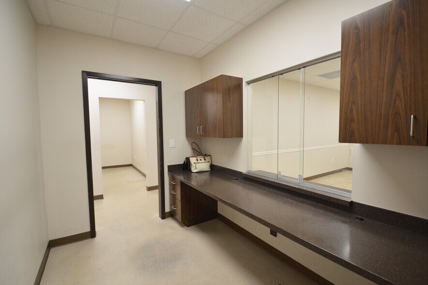 More Photos Of 755 Highland Oaks Dr, Winston-Salem Medical For Lease