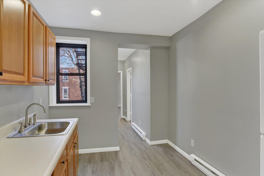 More Photos Of 33 S 18th St, Harrisburg Apartments For Sale
