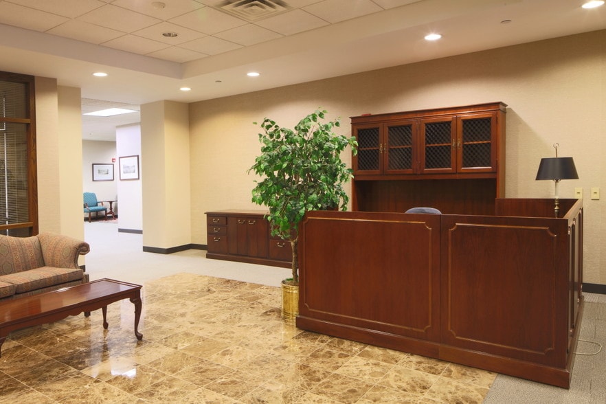 More Photos Of 1000 Fifth Ave, Huntington Medical For Lease