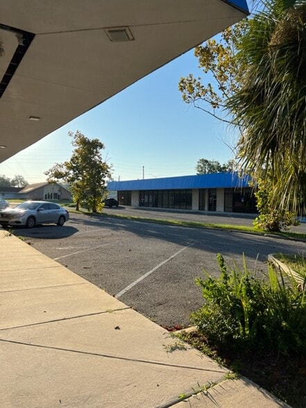 More Photos Of 580 Ellis Rd S, Jacksonville Office For Sale