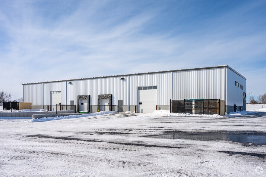 More Photos Of 5795 Neubert Rd, Appleton Warehouse For Lease