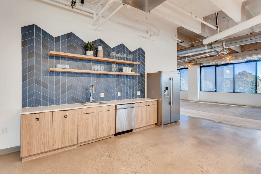 More Photos Of 3151 S Vaughn Way, Aurora Office For Lease