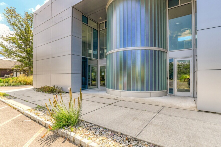 More Photos Of 2265 Highway 33, Hamilton Office For Sale