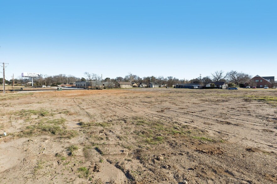 More Photos Of 2620 Airport fwy, Fort Worth Land For Sale