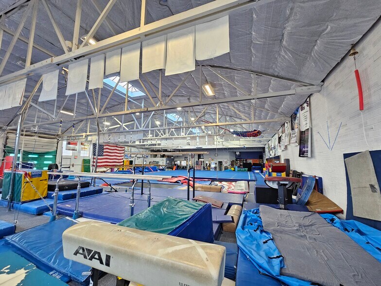 More Photos Of 815 N 1st Ave, Great Falls Auto Dealership For Lease