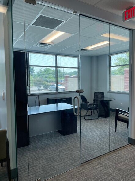 More Photos Of 400 Corporate Dr, Stafford Office For Lease