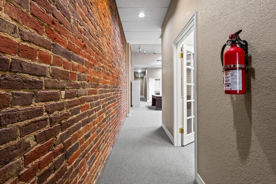 More Photos Of 111 S Travis St, Sherman Office For Sale