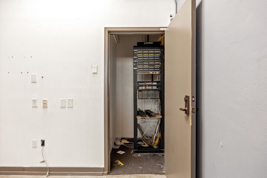 More Photos Of 3150 E 46th St, Los Angeles Loft Creative Space For Lease