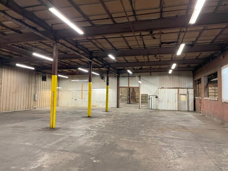 More Photos Of 314 Water Ave, Bellefontaine Manufacturing For Sale