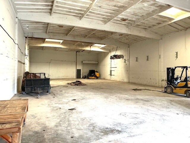 More Photos Of 318 W 131st St, Los Angeles Manufacturing For Sale