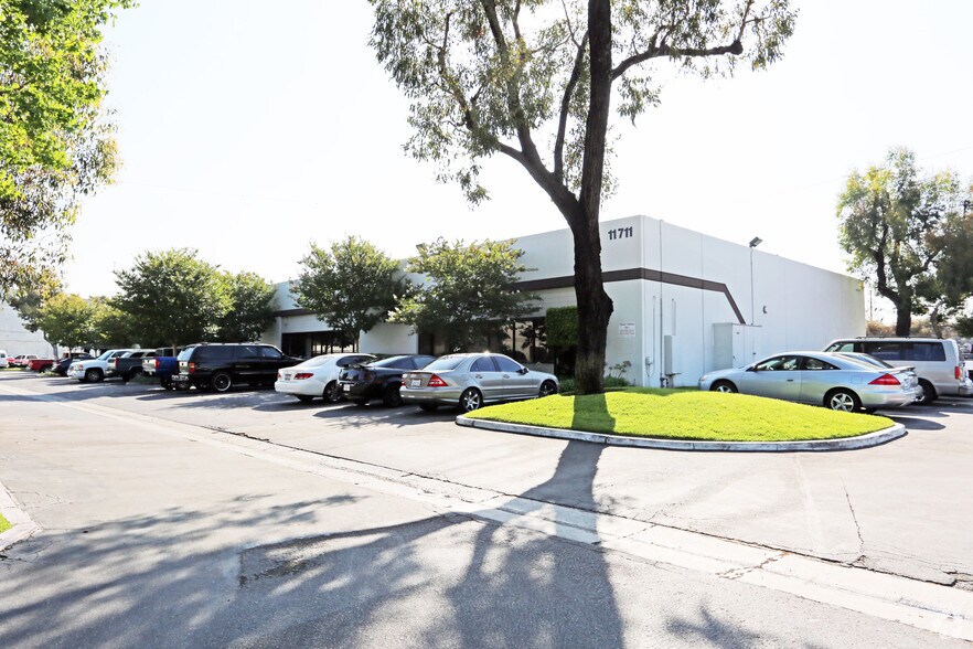 More Photos Of 11711 Coley River Cir, Fountain Valley Light Manufacturing For Lease
