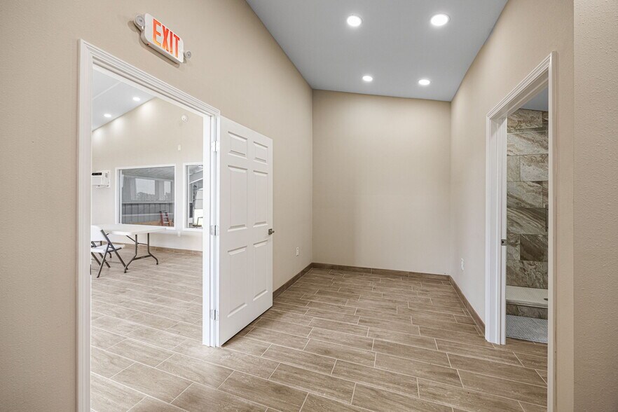 More Photos Of 15002 Bj Dusek Rd, Wallis Flex For Sale