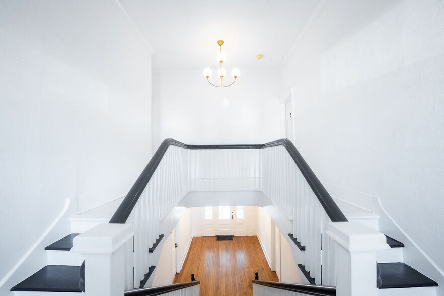 More Photos Of 306 E Victory Dr, Savannah Apartments For Sale