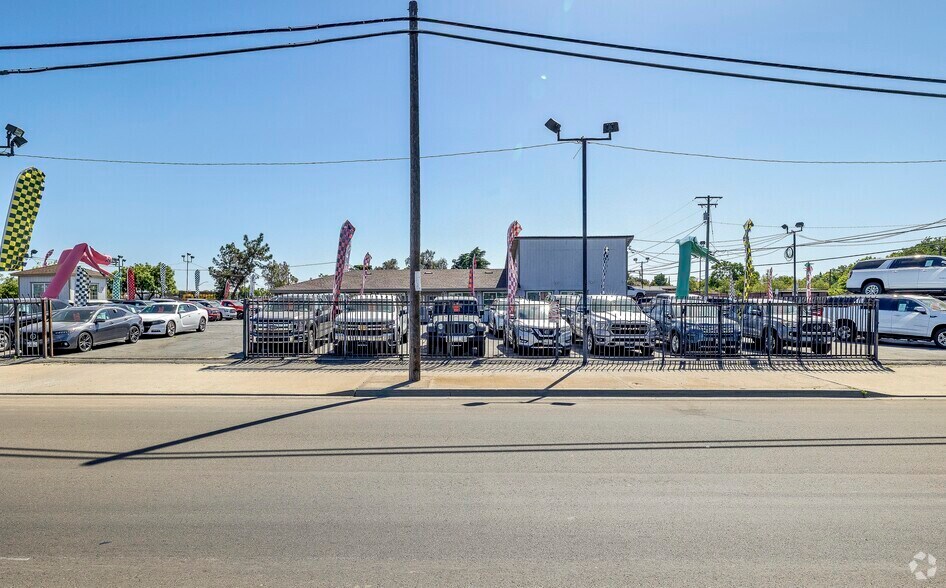 More Photos Of 854 Crows Landing Rd, Modesto Auto Dealership For Sale