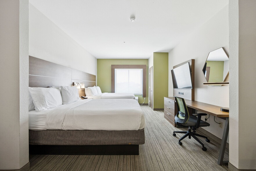 More Photos Of 8703 E R L Thornton Fwy, Dallas Hotel For Sale