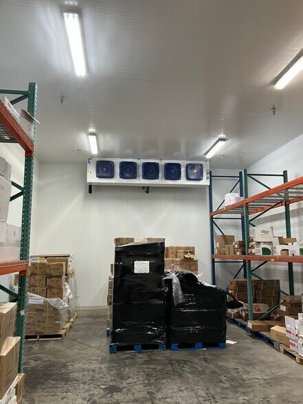 More Photos Of 5921-5923 Lakeshore Dr, Cypress Warehouse For Sale