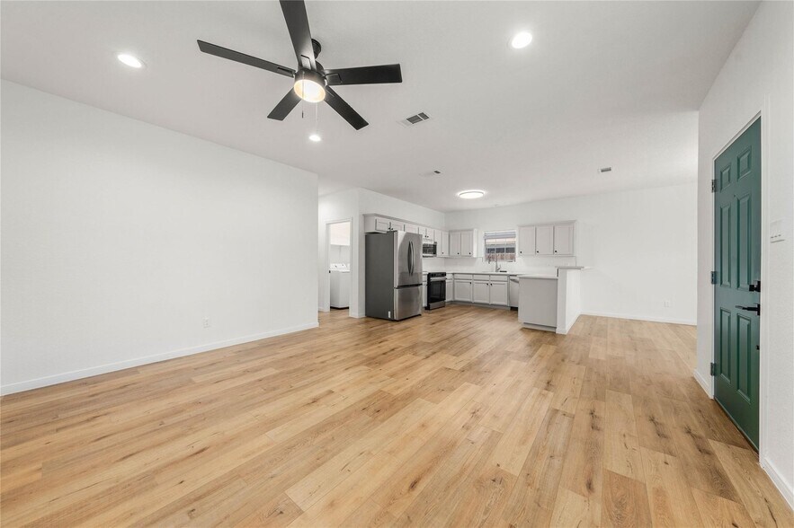 More Photos Of 1911 S 11th St, Waco Apartments For Sale