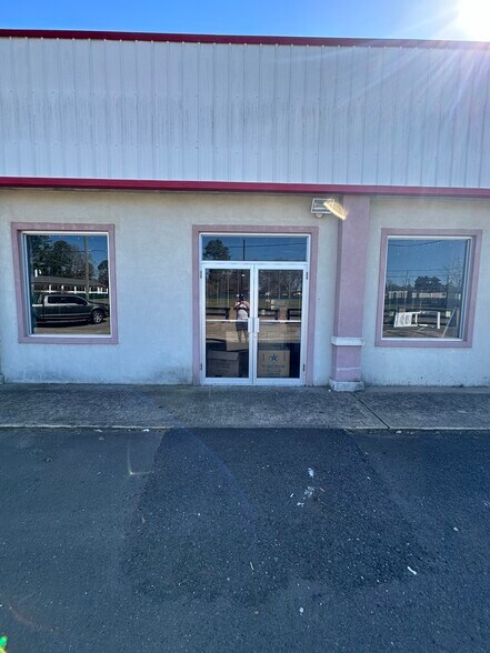 More Photos Of 1312 McArthur Dr, Mansfield Storefront Retail Office For Lease