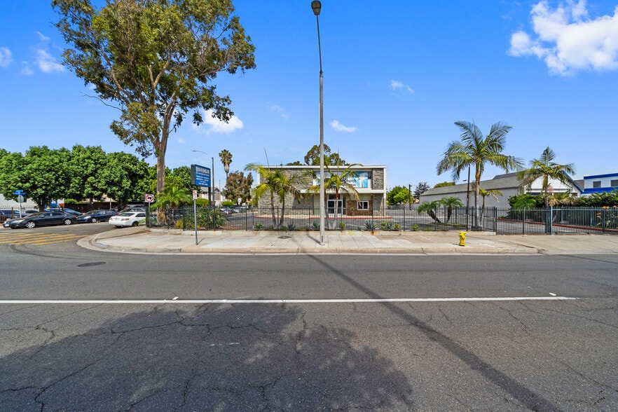 More Photos Of 2231 W Lincoln Ave, Anaheim Freestanding For Sale