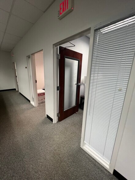 More Photos Of 2810 Meredyth Dr, Albany Medical For Lease