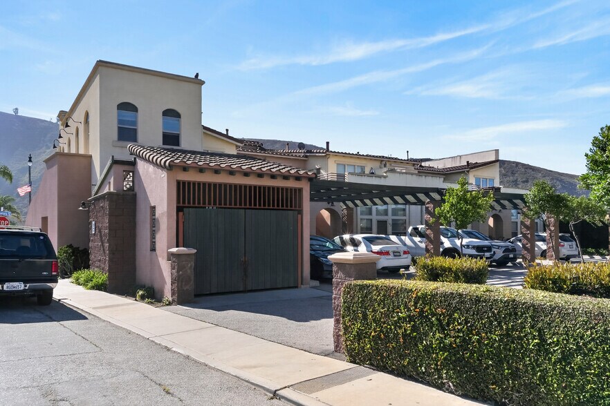More Photos Of 1073 N Ventura Ave, Ventura Storefront Retail Residential For Sale
