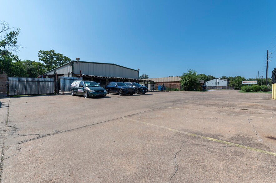 More Photos Of 2920 Dairy Ashford Rd, Houston Warehouse For Sale