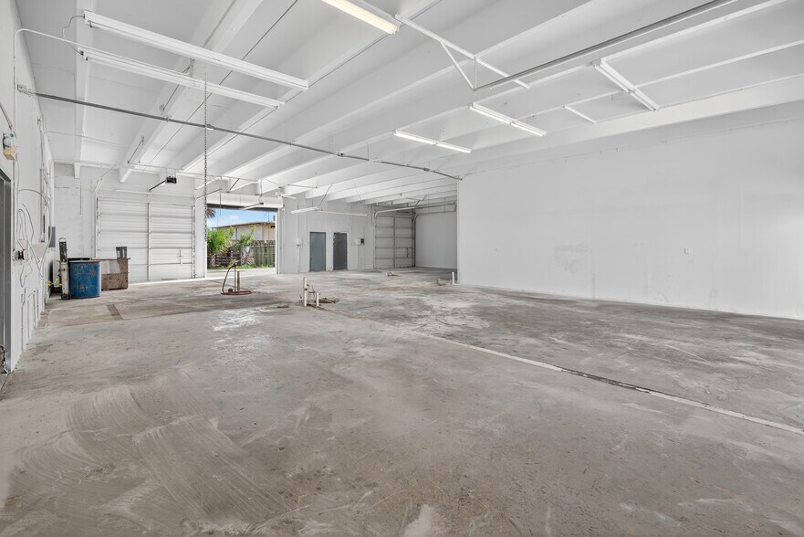 More Photos Of 1460 Cypress Dr, Jupiter Warehouse For Sale