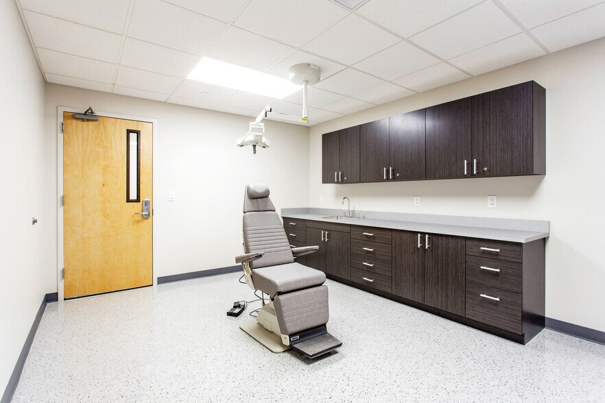 More Photos Of 1930 S Broad St, Philadelphia Medical For Lease