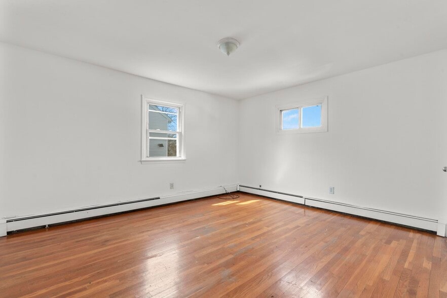 More Photos Of 121 Lockwood Ave, Stamford Apartments For Sale