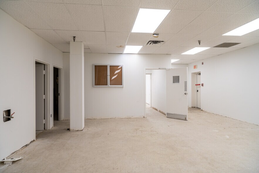 More Photos Of 100-126 W Chelten Ave, Philadelphia Schools For Lease