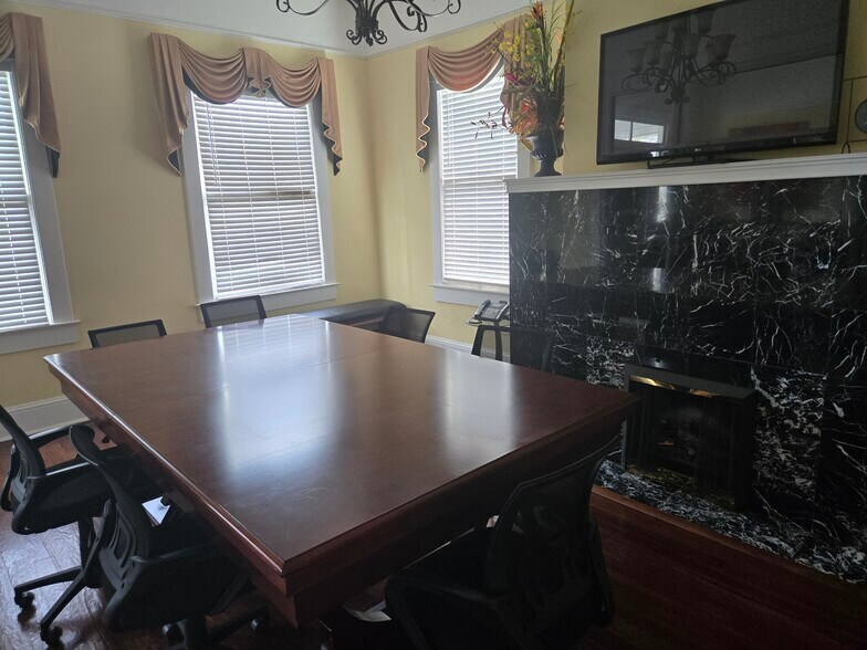 More Photos Of 3285 Main St, College Park Office Residential For Sale