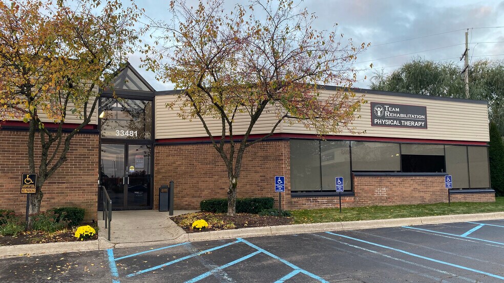 More Photos Of 33481 W 14 Mile Rd, Farmington Hills Office For Sale