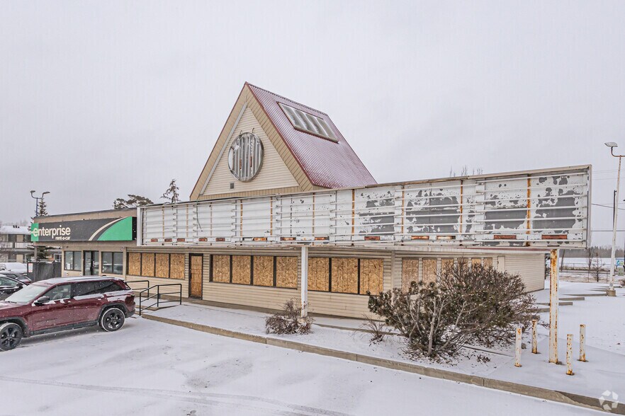 More Photos Of 1330 Calgary Trl SW, Edmonton Auto Dealership For Sale