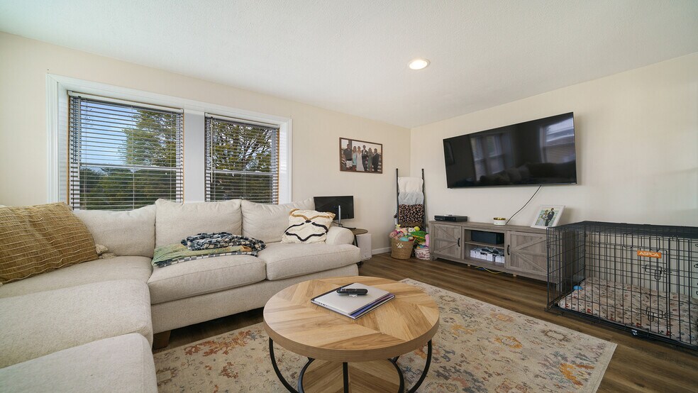 More Photos Of 110 E Dixon St, Polo Specialty For Sale