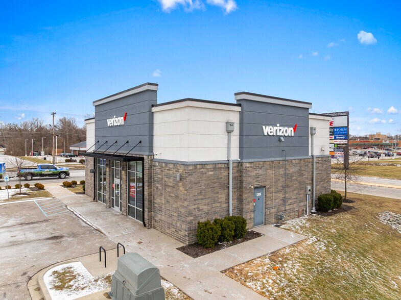 More Photos Of 1306 N State St, Greenfield Freestanding For Sale