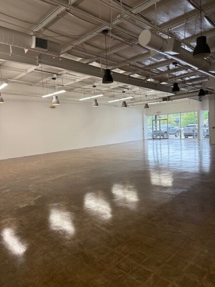 More Photos Of 1649 N Gessner Dr, Houston Storefront For Lease