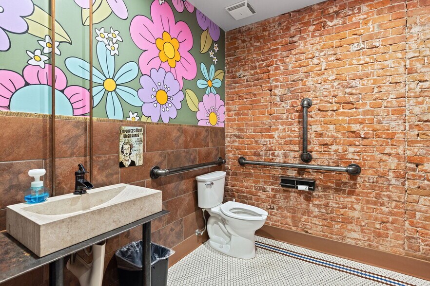 More Photos Of 321 Main St, Longmont General Retail For Sale