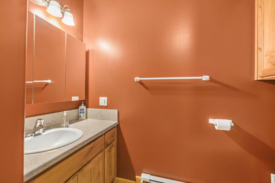 More Photos Of 1665 Whisper Ridge Rd, Ashton Hotel For Sale