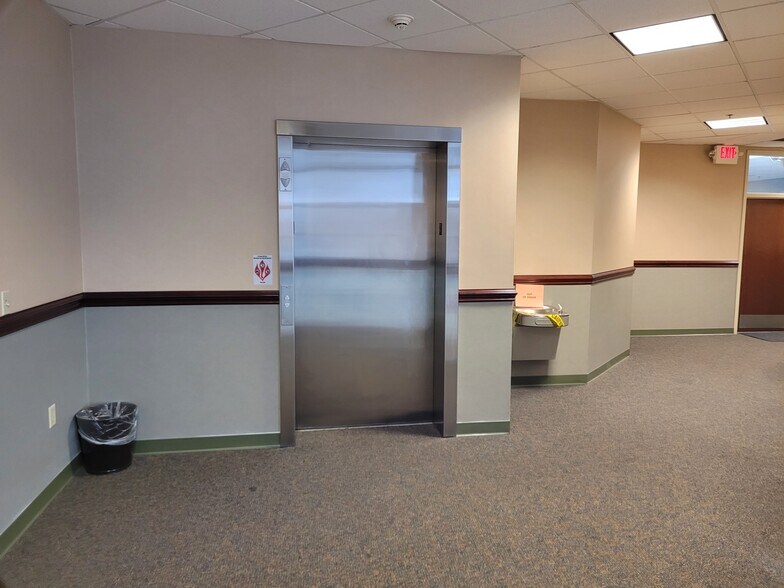 More Photos Of 8840 Calumet Ave, Munster Office For Lease