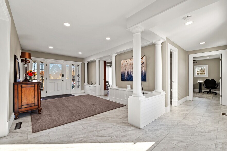 More Photos Of 2049 S Brentwood Blvd, Springfield Office For Sale