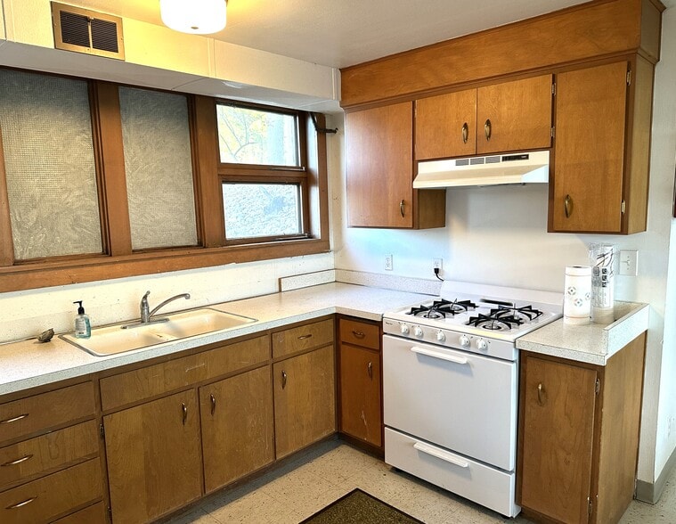 More Photos Of 6103 Forest Hills Rd, Rockford Specialty For Sale