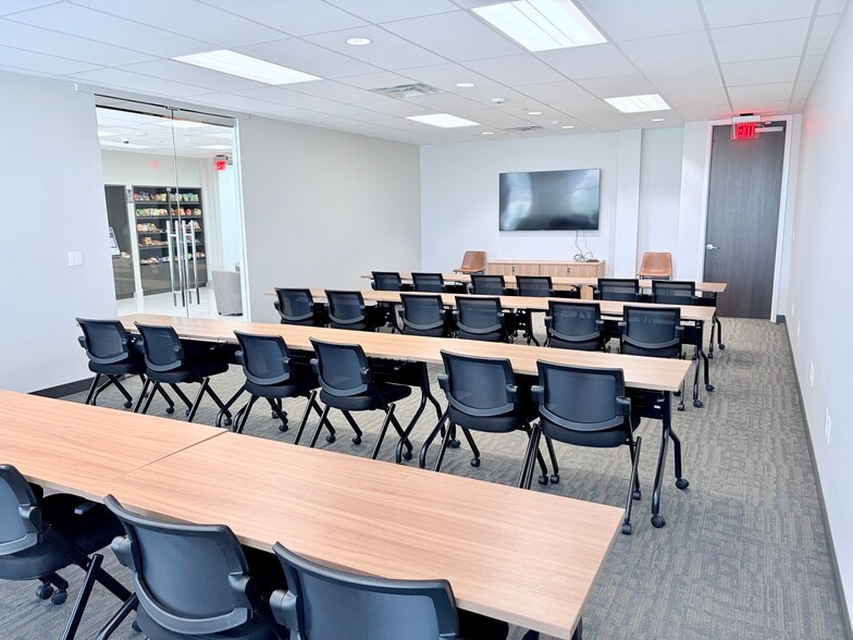 More Photos Of 1050 Central Expy S, Allen Office For Lease