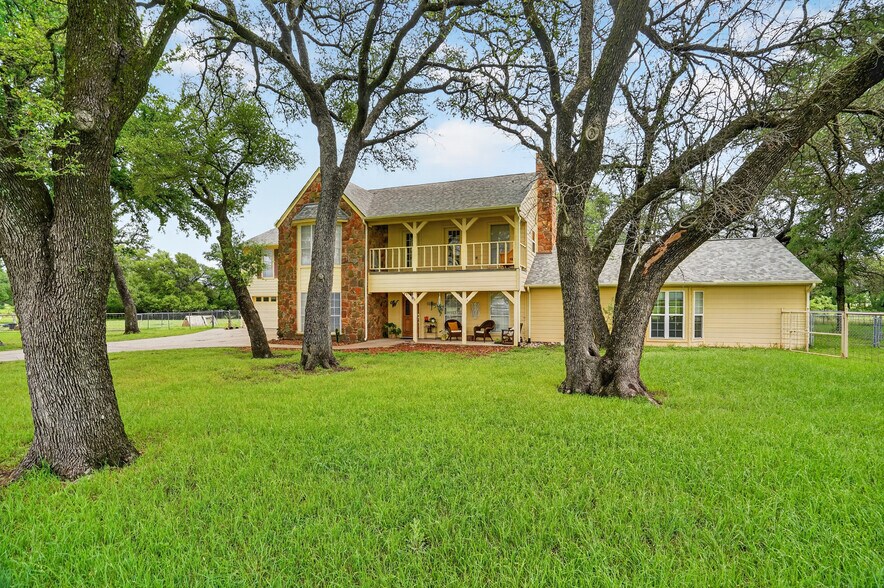 More Photos Of 14145 US-281, Santo Specialty For Sale