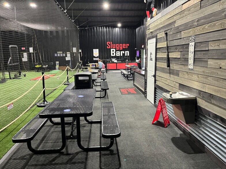 More Photos Of 7301 W 7th St, Texarkana Sports And Entertainment For Sale