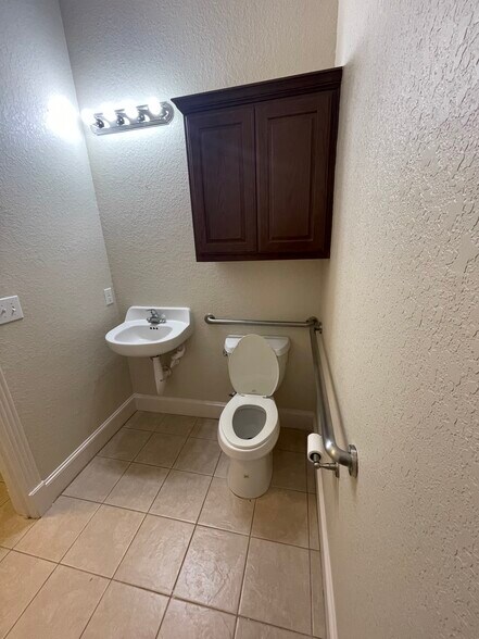 More Photos Of 11123 McCracken Cir, Cypress Office For Sale