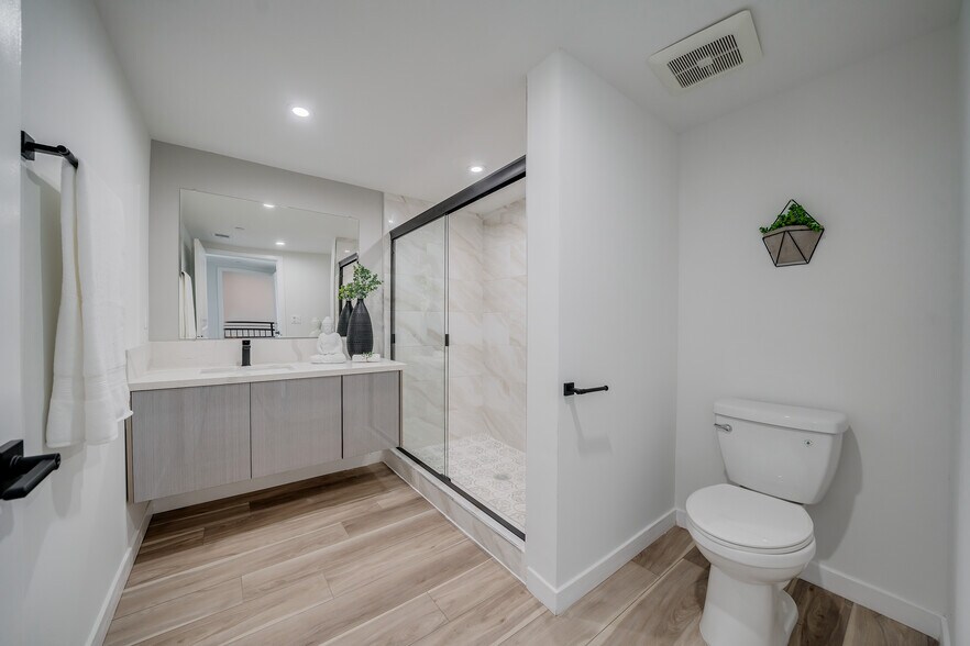 More Photos Of 7018 Alabama Ave, Canoga Park Apartments For Sale