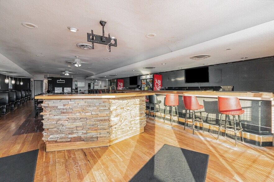 More Photos Of 1220 Rice St, Saint Paul Supermarket For Sale