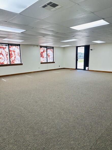 More Photos Of 11102 N Stratford Dr, Oklahoma City Office For Lease