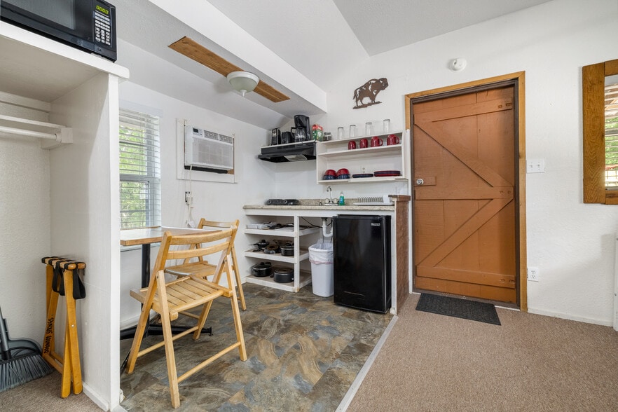 More Photos Of 621 Court St, Jasper Trailer Camper Park For Sale