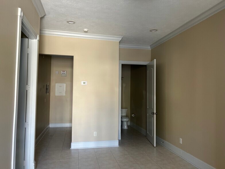 More Photos Of 12820 Willow Centre Dr, Houston Medical For Lease